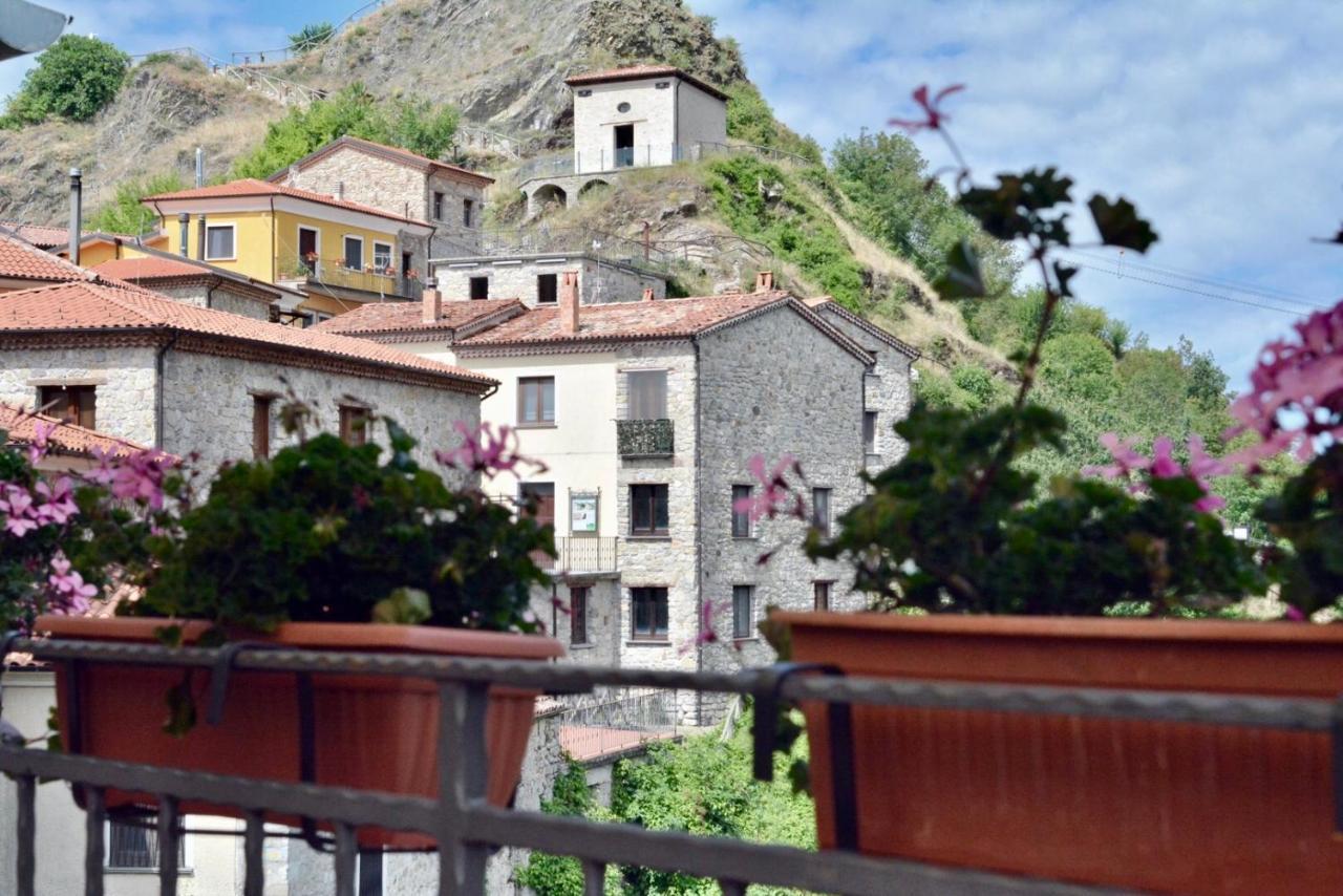 Borgo Manca Suite Сассо-ди-Кастальда Экстерьер фото