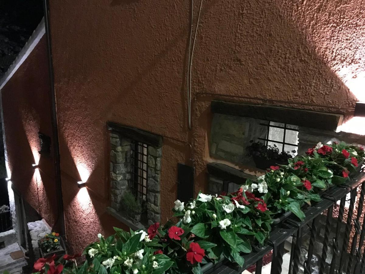 Borgo Manca Suite Сассо-ди-Кастальда Экстерьер фото