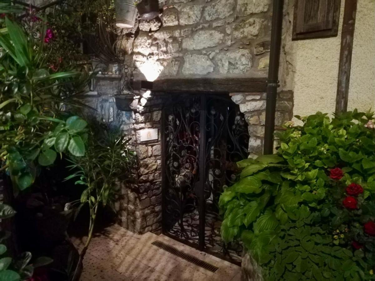 Borgo Manca Suite Сассо-ди-Кастальда Экстерьер фото