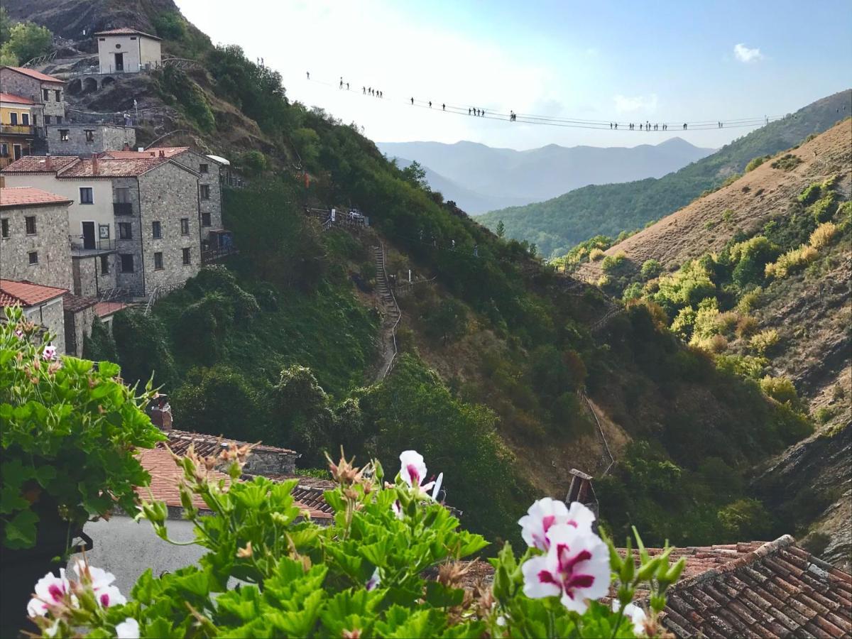 Borgo Manca Suite Сассо-ди-Кастальда Экстерьер фото